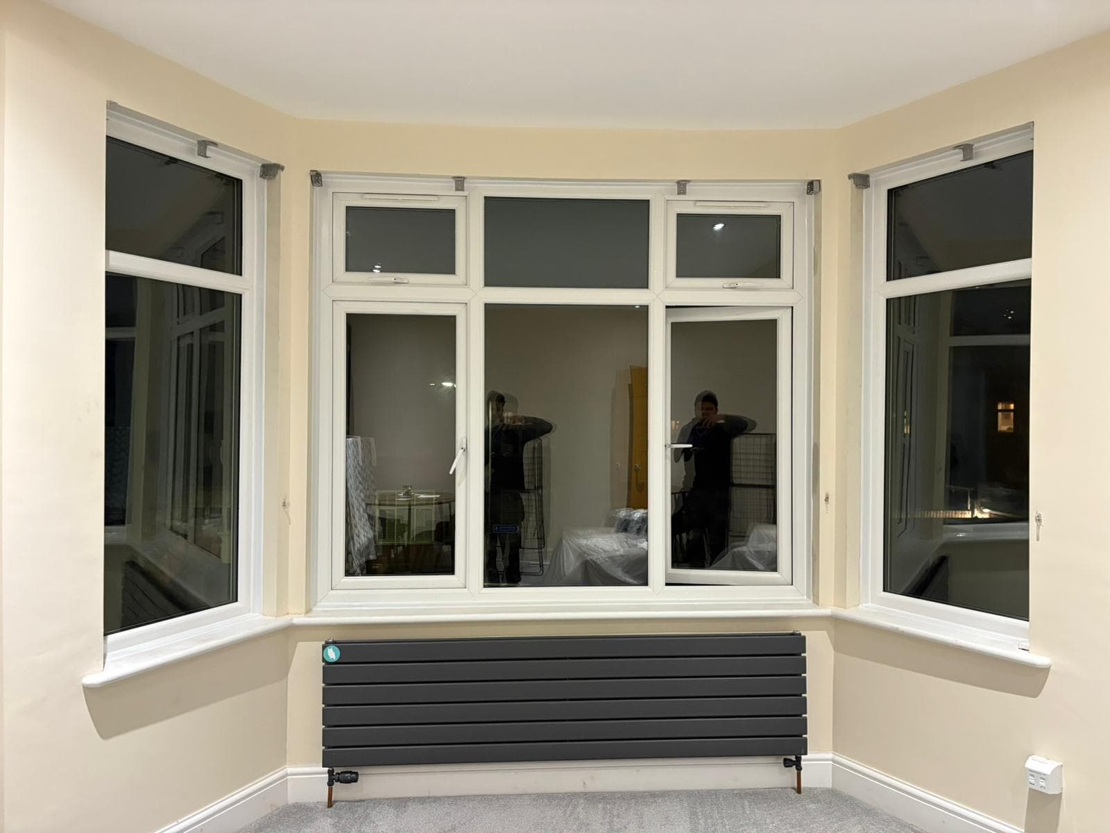 Three-section bay window