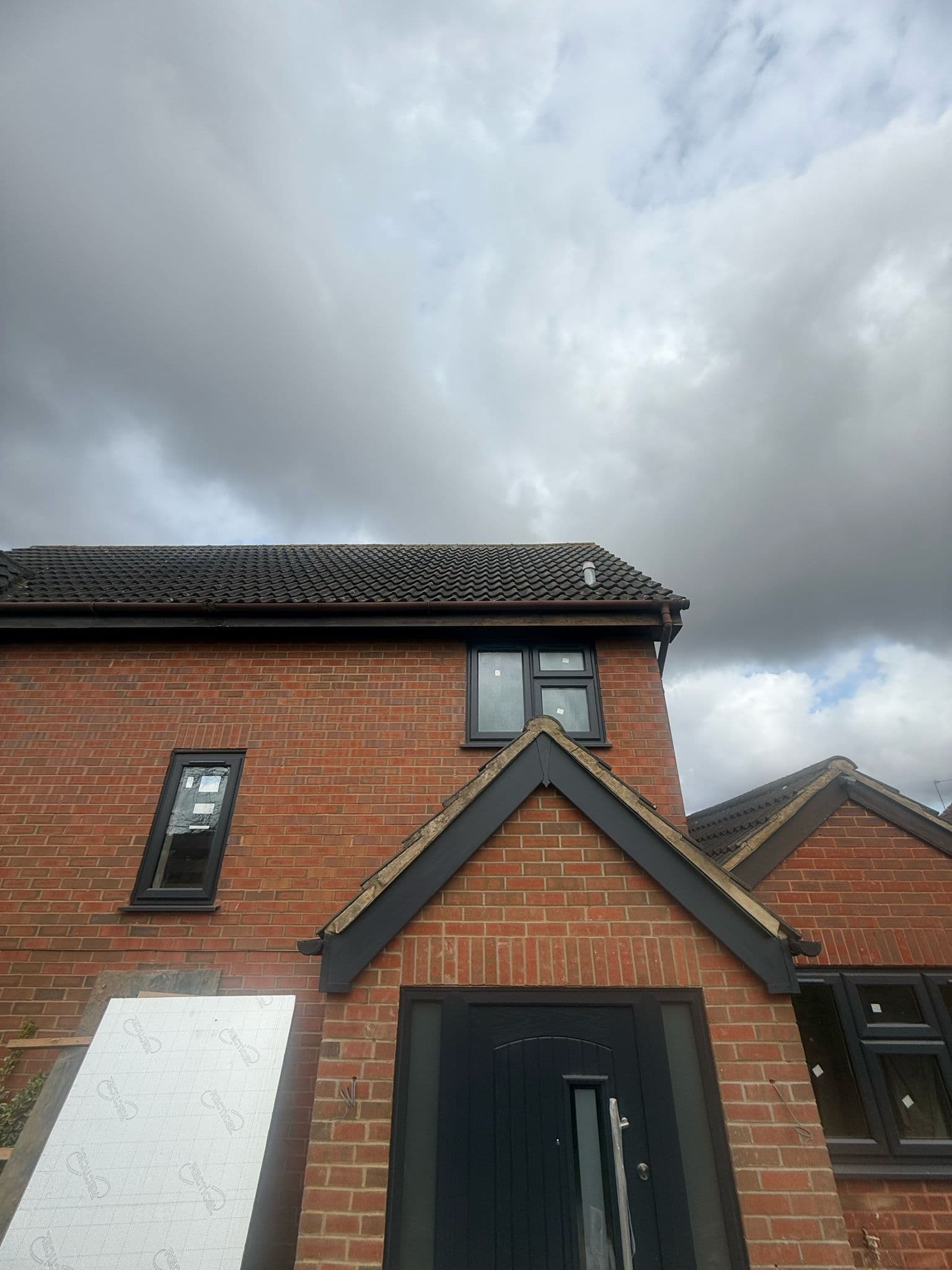 Single side-hung casement window