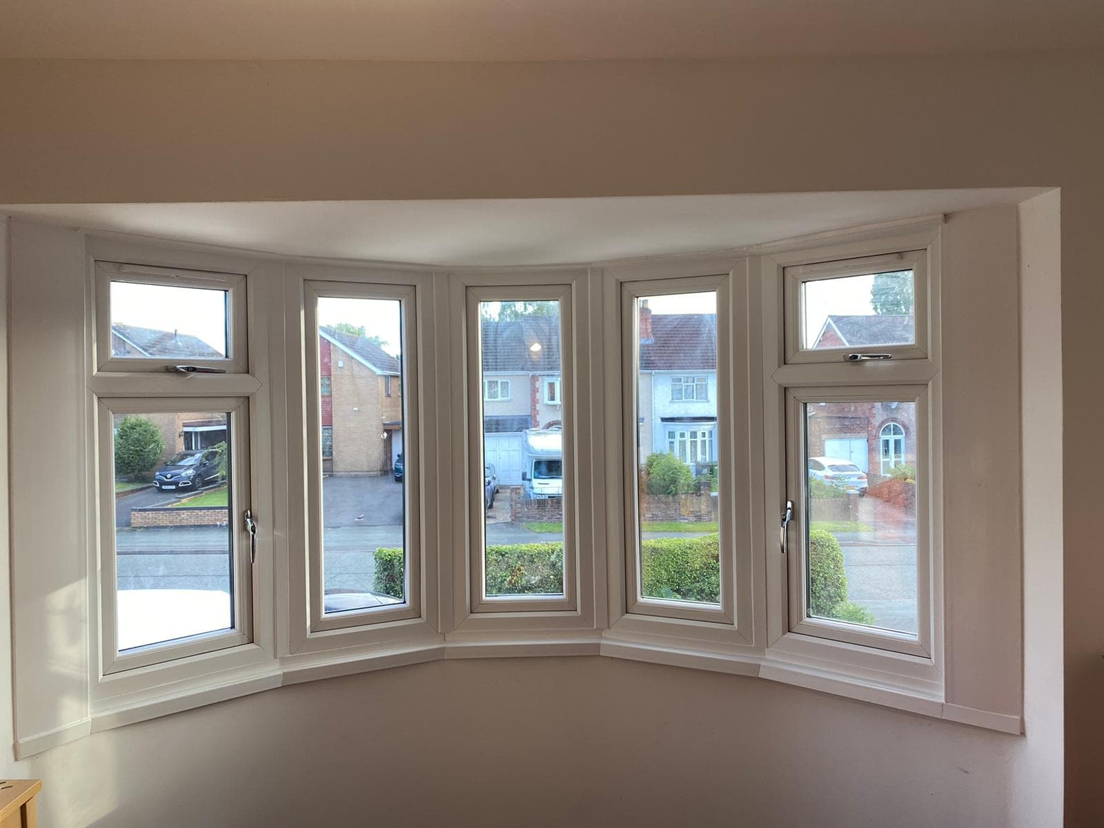Five-section uPVC bay window interior flooding room with light